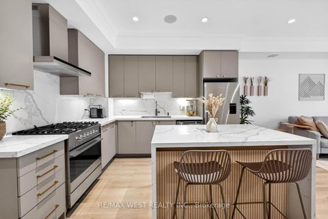 Photo 14 at TH 11 - 7 Oakburn Crescent, Willowdale East, Toronto