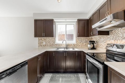 Photo 14 at 65 Benson Drive, Sandy Hollow, Barrie