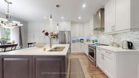 Photo 12 at 7 Fitzmaurice Drive, Patterson, Vaughan