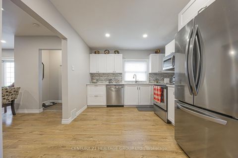 Photo 18 at 1059 Gorham Street, College Manor, Newmarket