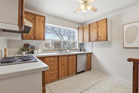 Photo 12 at 11 Innisdale Drive, Maryvale, Toronto