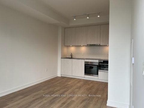 Photo 12 at 908 - 158 Front St Street E, Moss Park, Toronto