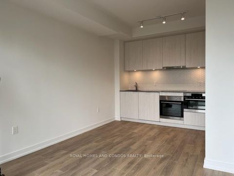 Photo 13 at 908 - 158 Front St Street E, Moss Park, Toronto