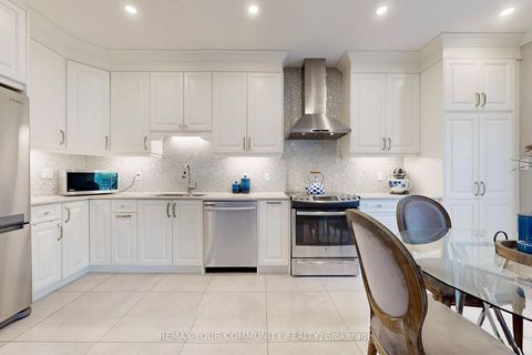 Photo 4 at 54 English Oak Drive, Oak Ridges Lake Wilcox, Richmond Hill