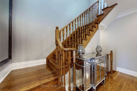 Photo 10 at 54 English Oak Drive, Oak Ridges Lake Wilcox, Richmond Hill