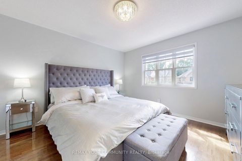 Photo 11 at 54 English Oak Drive, Oak Ridges Lake Wilcox, Richmond Hill