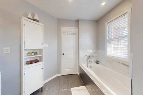 Photo 13 at 54 English Oak Drive, Oak Ridges Lake Wilcox, Richmond Hill