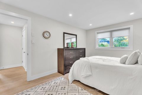 Photo 11 at 58 Normark Drive, Royal Orchard, Markham