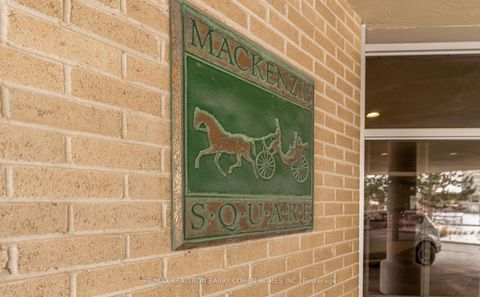 Photo 2 at 404 - 326 Major Mackenzie Drive E, Crosby, Richmond Hill