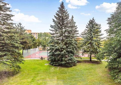 Photo 12 at 404 - 326 Major Mackenzie Drive E, Crosby, Richmond Hill