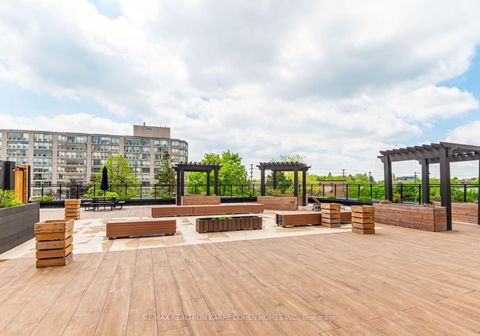 Photo 13 at 404 - 326 Major Mackenzie Drive E, Crosby, Richmond Hill