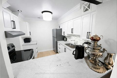 Photo 17 at 404 - 326 Major Mackenzie Drive E, Crosby, Richmond Hill