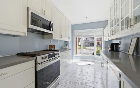 Photo 4 at 579 Cobblehill Drive, Pinecrest, Oshawa