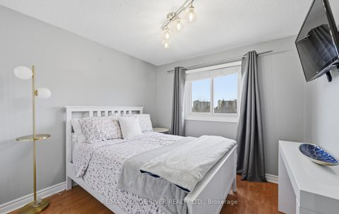 Photo 18 at 579 Cobblehill Drive, Pinecrest, Oshawa