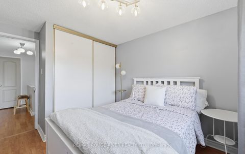 Photo 19 at 579 Cobblehill Drive, Pinecrest, Oshawa