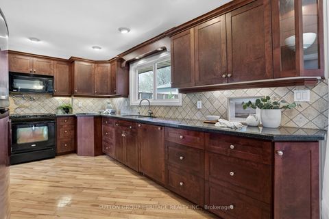 Photo 15 at 859 Westdale Street, Northglen, Oshawa