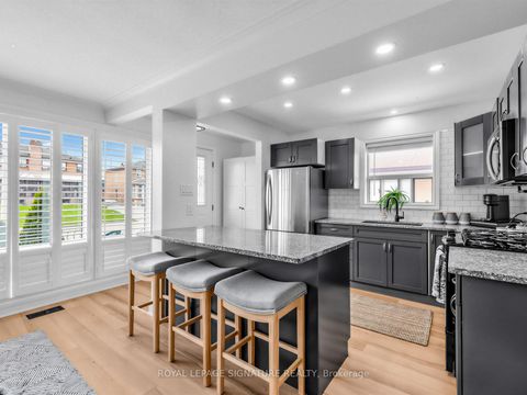 Photo 2 at 78 Foxrun Avenue, CFB, Toronto