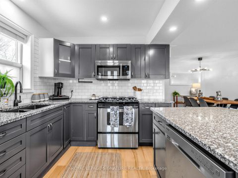 Photo 4 at 78 Foxrun Avenue, CFB, Toronto