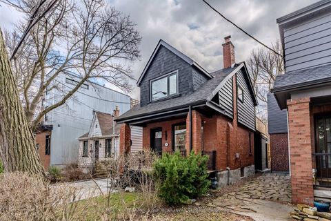 Photo 2 at 25 Warren Crescent, Lambton Baby Point, Toronto