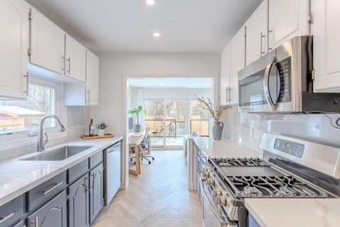 Photo 10 at 25 Warren Crescent, Lambton Baby Point, Toronto