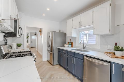 Photo 11 at 25 Warren Crescent, Lambton Baby Point, Toronto