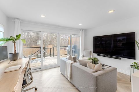 Photo 13 at 25 Warren Crescent, Lambton Baby Point, Toronto