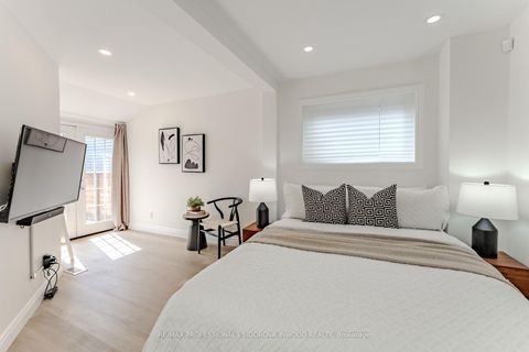 Photo 16 at 25 Warren Crescent, Lambton Baby Point, Toronto