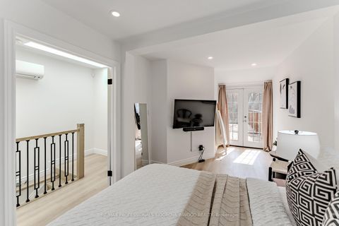 Photo 18 at 25 Warren Crescent, Lambton Baby Point, Toronto