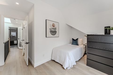 Photo 25 at 25 Warren Crescent, Lambton Baby Point, Toronto