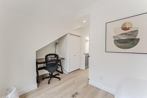 Photo 26 at 25 Warren Crescent, Lambton Baby Point, Toronto