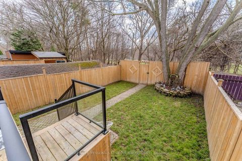 Photo 33 at 25 Warren Crescent, Lambton Baby Point, Toronto