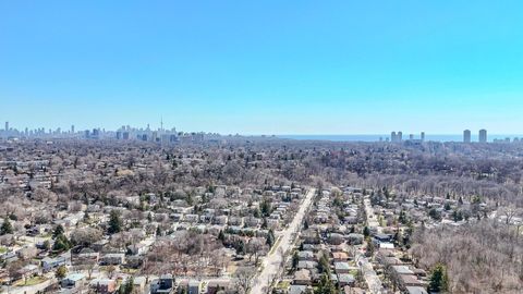 Photo 36 at 25 Warren Crescent, Lambton Baby Point, Toronto