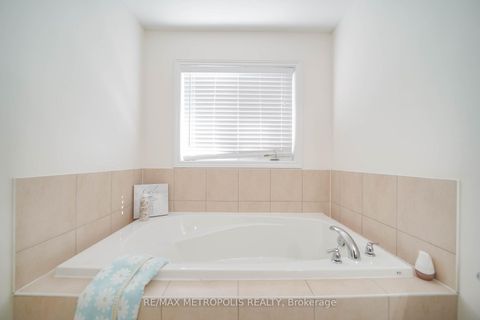 Photo 24 at 82 Mcroberts Crescent, Courtice, Clarington