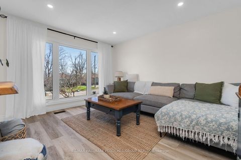 Photo 3 at 22 Agnes Street, Wellington, Barrie