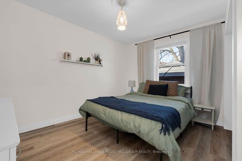 Photo 4 at 22 Agnes Street, Wellington, Barrie