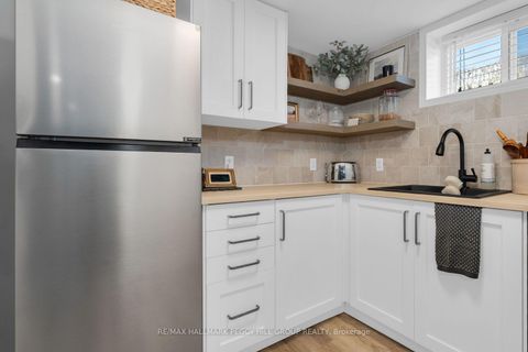 Photo 11 at 22 Agnes Street, Wellington, Barrie