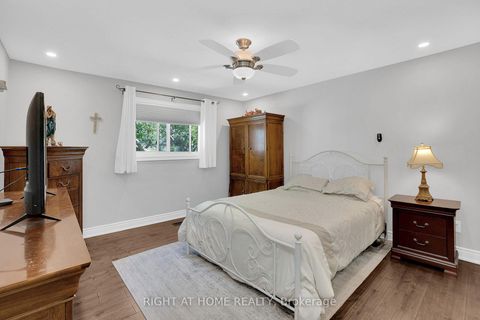 Photo 17 at 49 Pioneer Lane, East Woodbridge, Vaughan