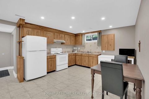 Photo 24 at 49 Pioneer Lane, East Woodbridge, Vaughan