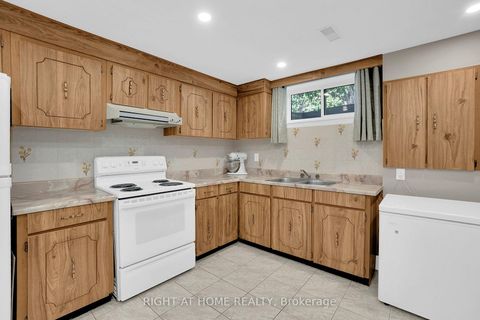 Photo 25 at 49 Pioneer Lane, East Woodbridge, Vaughan