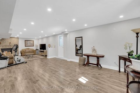 Photo 32 at 49 Pioneer Lane, East Woodbridge, Vaughan