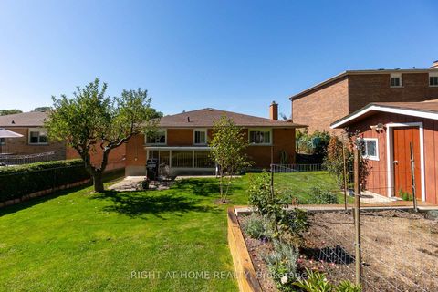 Photo 38 at 49 Pioneer Lane, East Woodbridge, Vaughan