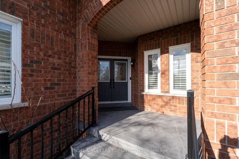 Photo 2 at 11 Aventura Crescent, Sonoma Heights, Vaughan