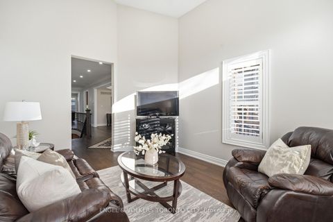 Photo 5 at 11 Aventura Crescent, Sonoma Heights, Vaughan