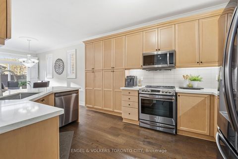 Photo 11 at 11 Aventura Crescent, Sonoma Heights, Vaughan