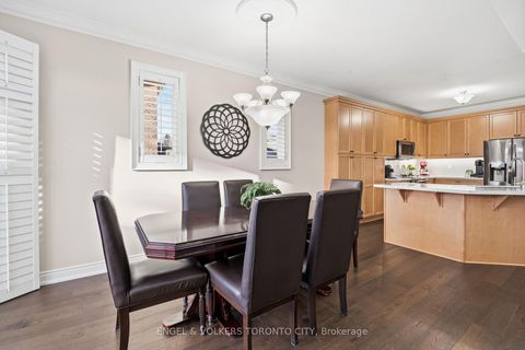 Photo 13 at 11 Aventura Crescent, Sonoma Heights, Vaughan