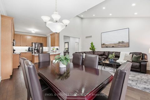 Photo 15 at 11 Aventura Crescent, Sonoma Heights, Vaughan