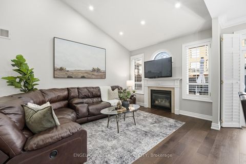 Photo 17 at 11 Aventura Crescent, Sonoma Heights, Vaughan