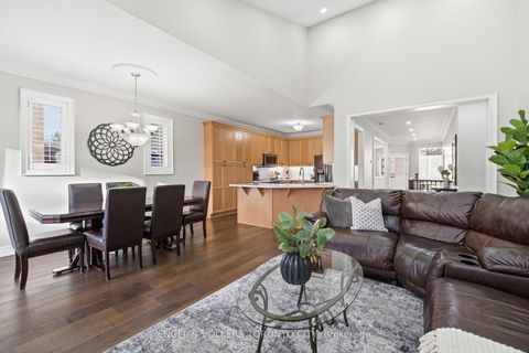 Photo 18 at 11 Aventura Crescent, Sonoma Heights, Vaughan