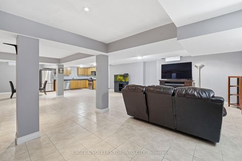 Photo 28 at 11 Aventura Crescent, Sonoma Heights, Vaughan