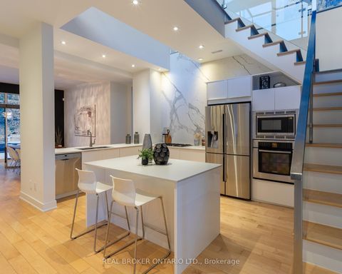 Photo 6 at 88 South Kingsway Way, Swansea, Toronto